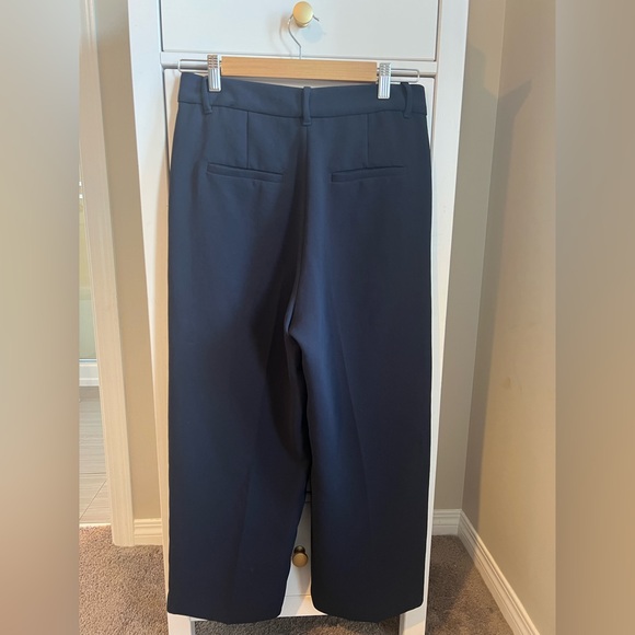 Aritzia The Effortless Pant Cropped - Crepette Dark Night Navy Size 10 - Picture 3 of 5